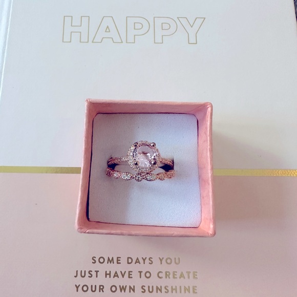 NWT Beautiful Champagne Pink and Rose Gold ring set - Picture 1 of 4